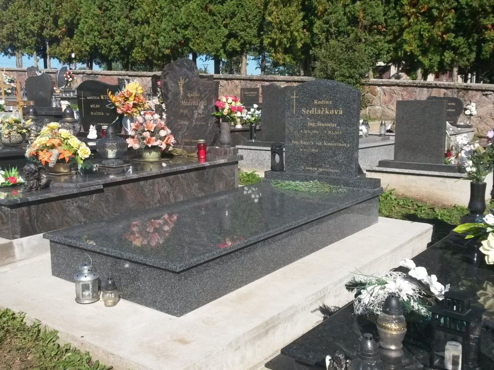 Ukážky realizovaných jednohrobov obrázok 2